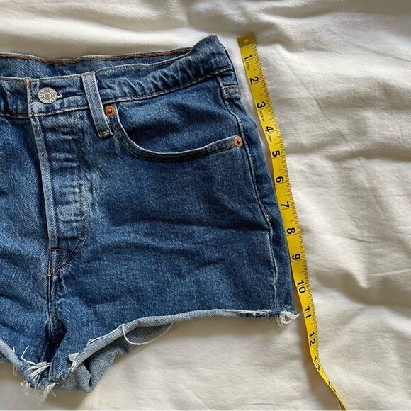 Levi’s 501 Raw Hem Buttonfly Denim Shorts, Size 27 - Picture 4 of 9